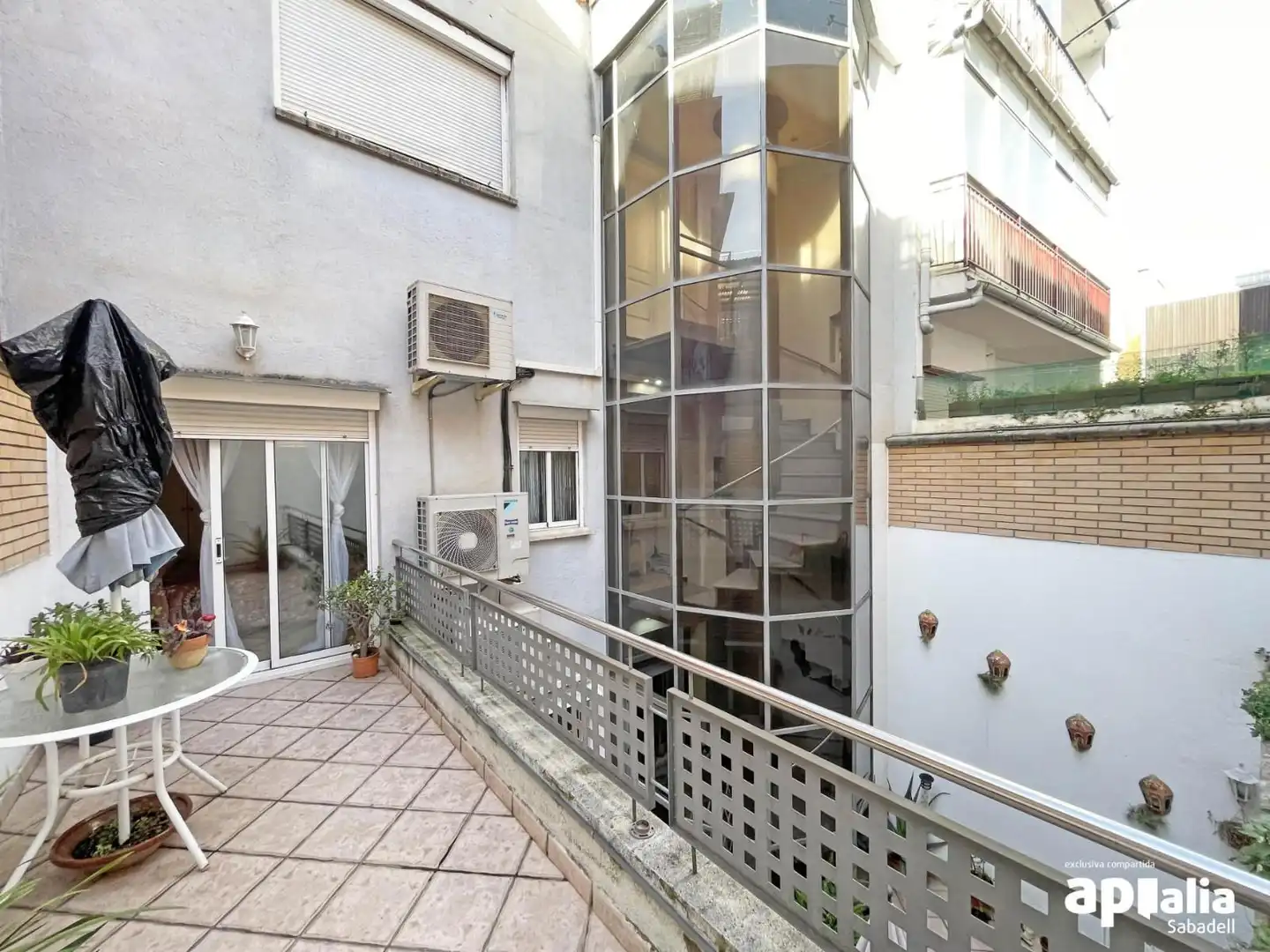 Exterior view of Houses for sale in Sabadell  with Terrace, Storage room and Balcony