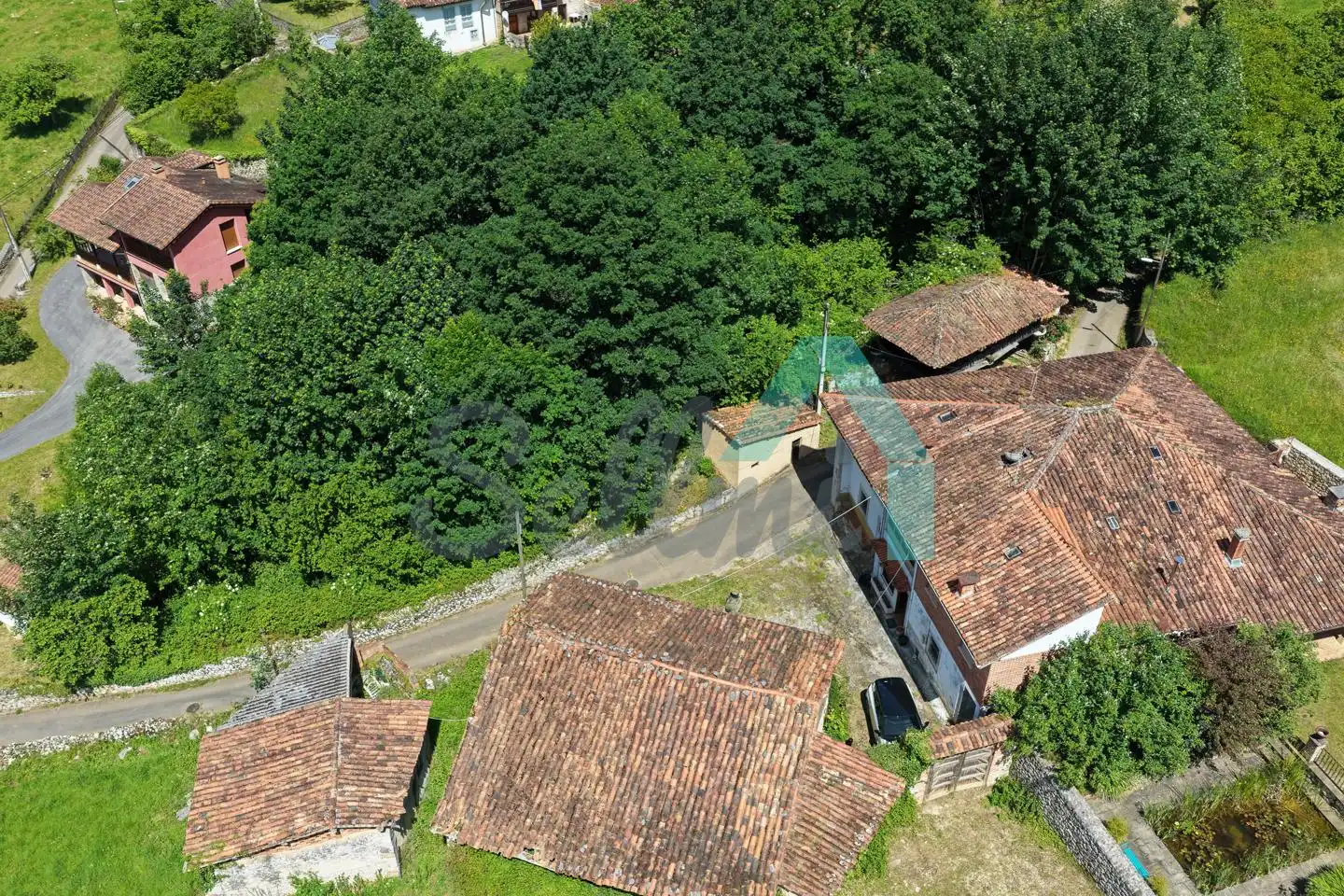 Außenansicht von Einfamilien-Reihenhaus zum Verkauf in Onís mit Heizung, Abstellraum und Balkon