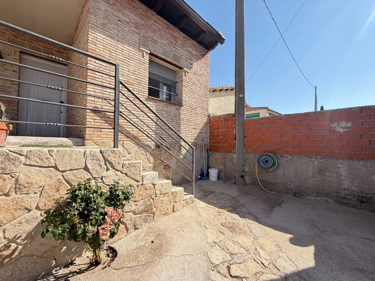 Exterior view of Houses for sale in Cenicientos  with Air Conditioner, Private garden and Terrace