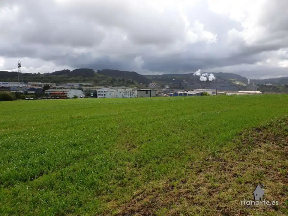 Terreny industrial en venda en Carreño