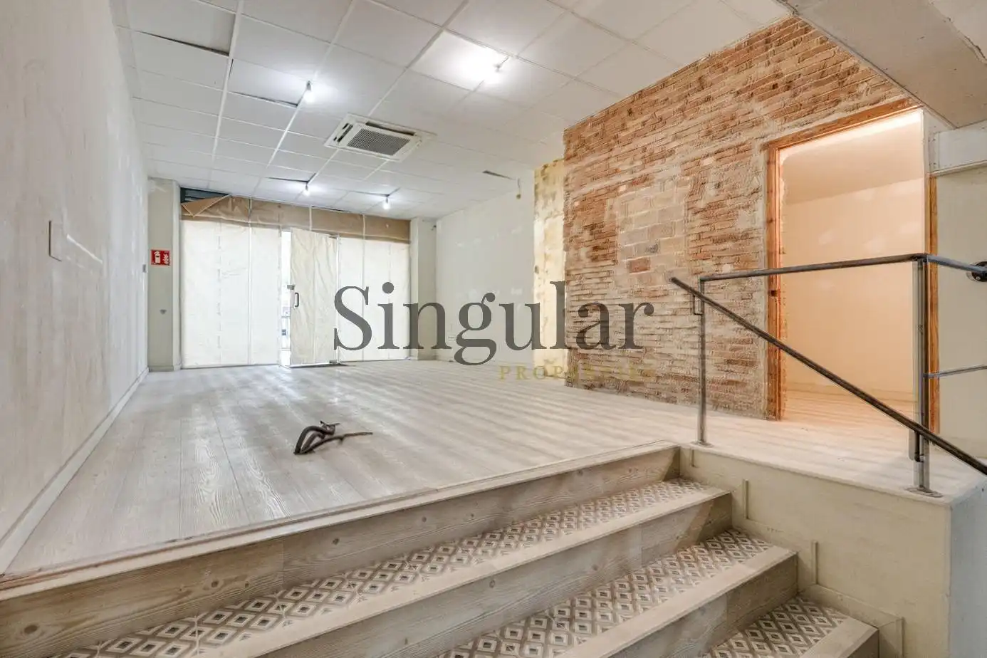 Commercial properties for rent in Carrer de la Creu Coberta, Hostafrancs