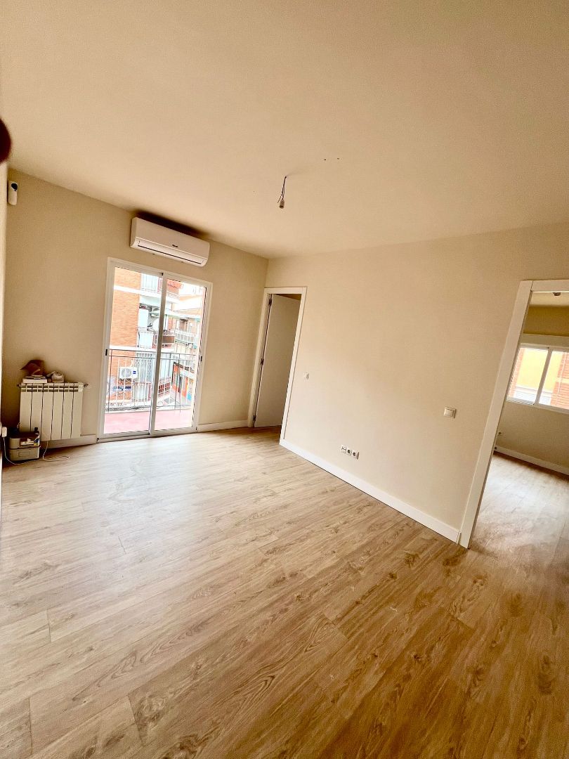 Habitación de Piso en venta en  Madrid Capital con Calefacción y Terraza