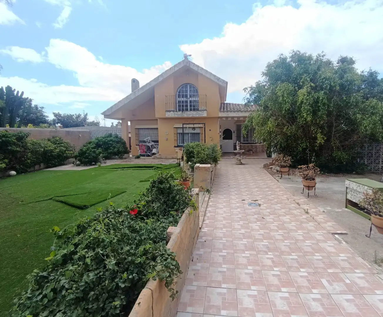 Vista exterior de Casa o xalet en venda en El Puerto de Santa María amb Aire condicionat, Jardí privat i Terrassa