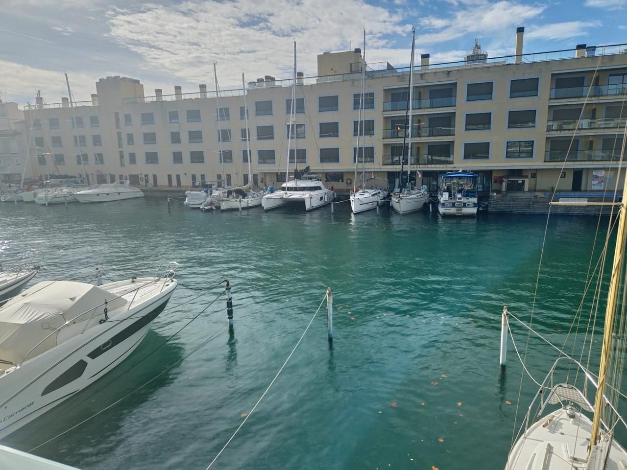 Exterior view of House or chalet for sale in Empuriabrava  with Air Conditioner and Terrace