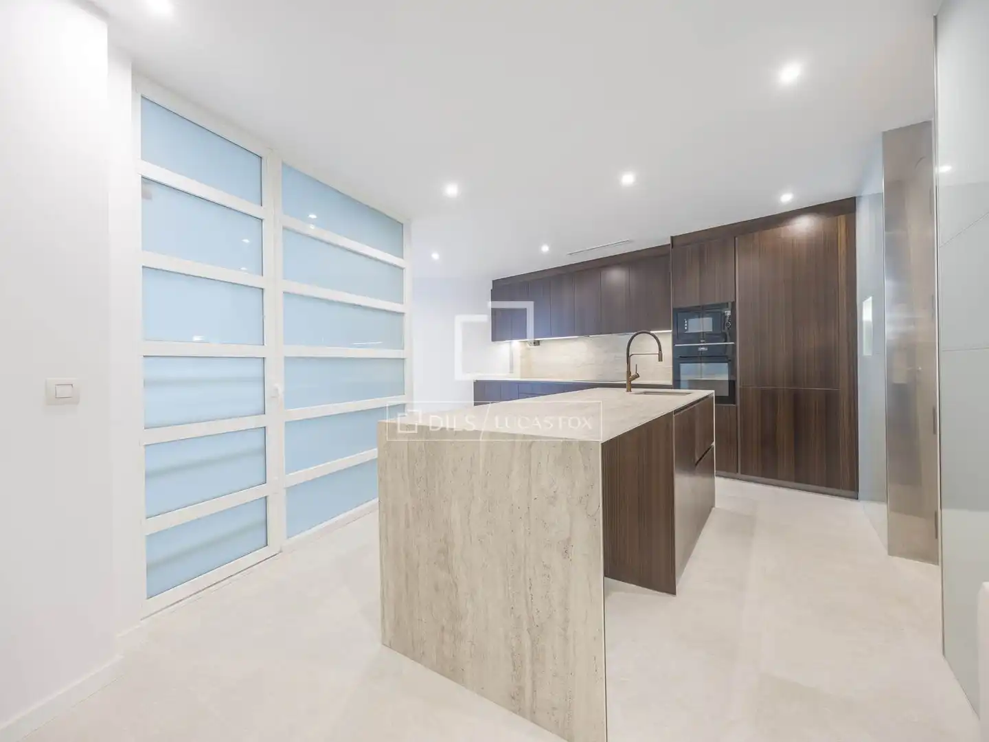 Kitchen of Flat for rent in Valencia  with Air Conditioner, Heating and Parquet flooring