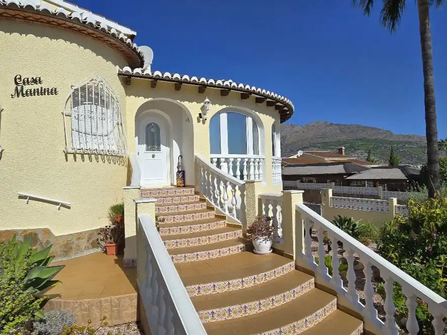 Chalet con piscina en venta en Calle Menut 1, imagen 2