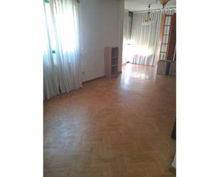 Living room of Flat for sale in  Madrid Capital  with Heating, Parquet flooring and Terrace