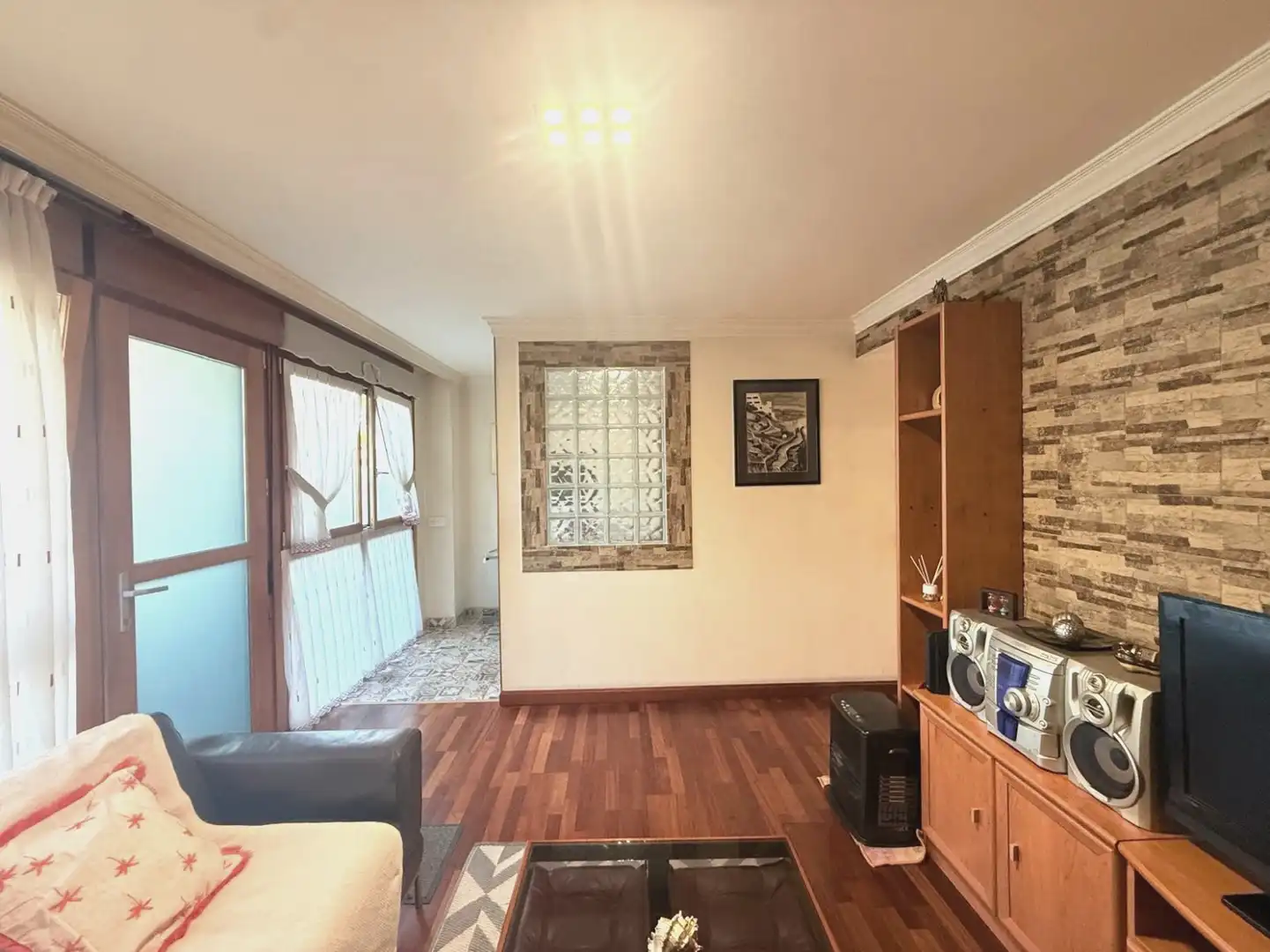 Sala de estar de Piso en venta en Avilés con Calefacción, Terraza y Amueblado