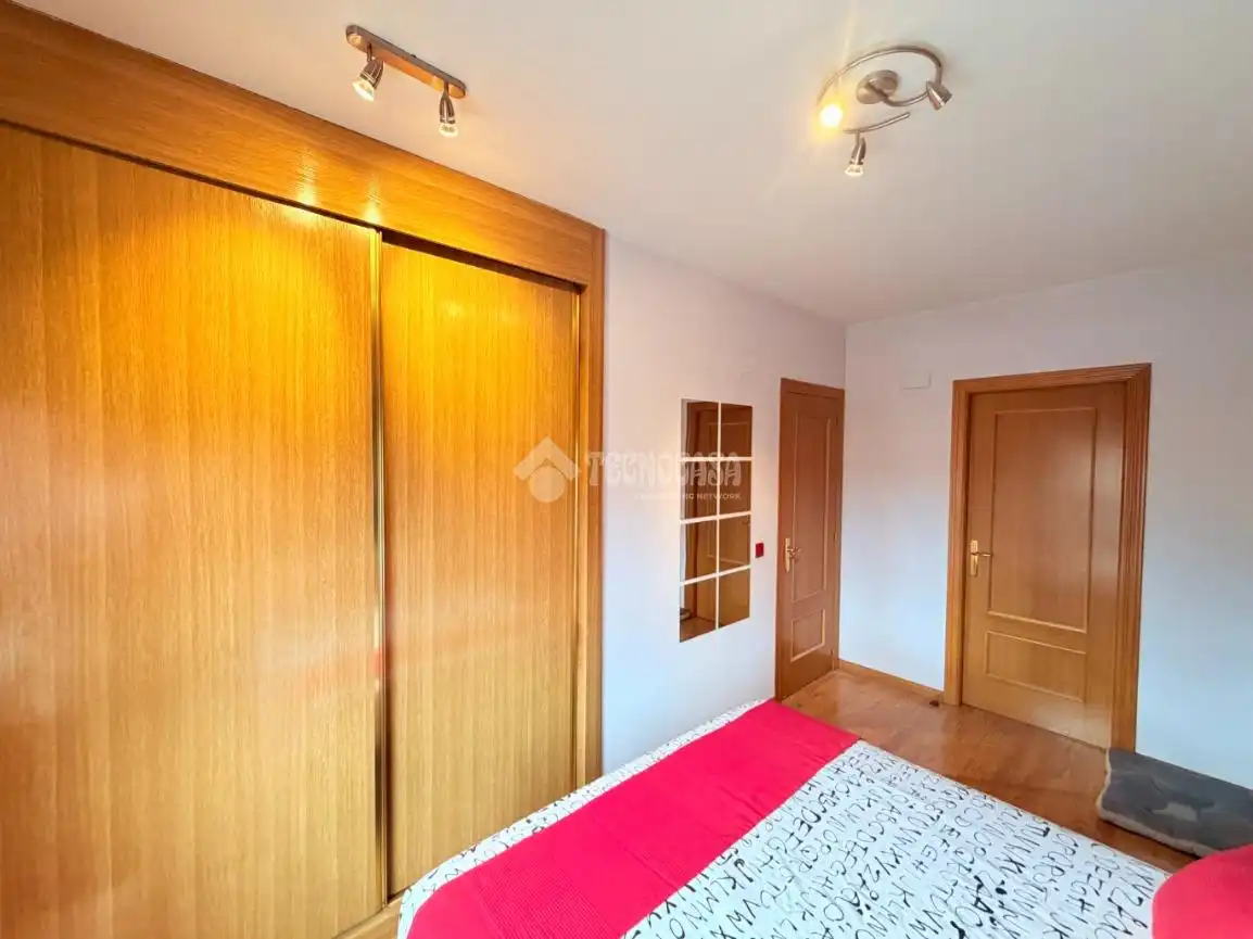 Habitación de Casa adosada en venta en Hontanares de Eresma con Calefacción