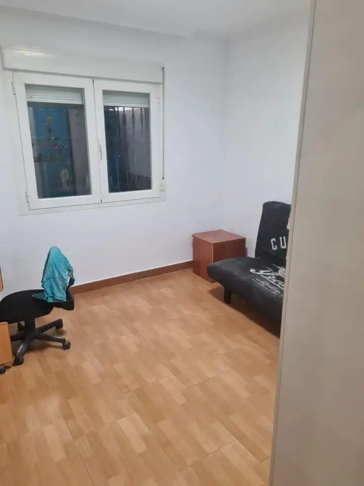 Habitación de Piso en venta en Melilla con Terraza y Piscina comunitaria