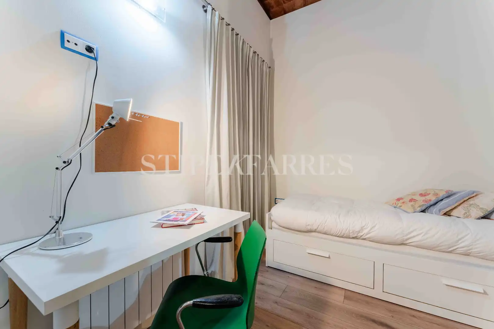 Habitación de Piso de alquiler en Barcelona con Calefacción, Terraza y Amueblado