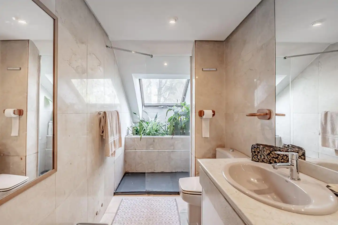 Baño de Casa adosada en venta en Madrid con Calefacción, Jardín privado y Piscina