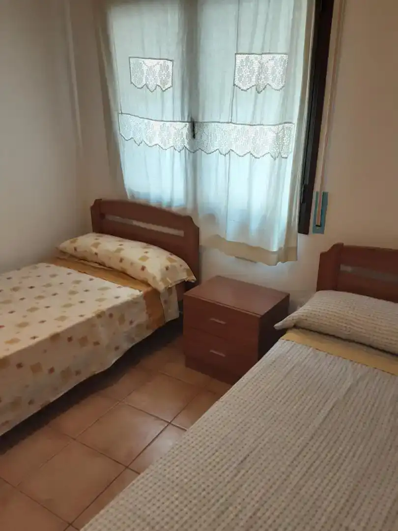 Dormitori de Pis de lloguer en Sanaüja amb Moblat, Rentadora i Microones
