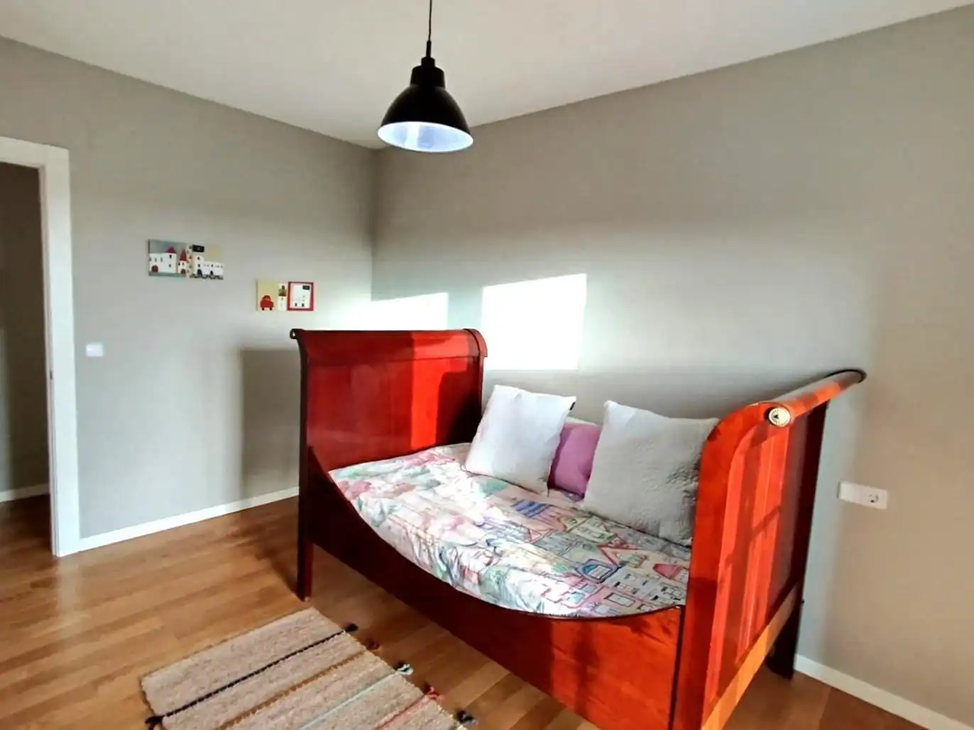 Habitación de Casa adosada en venta en Valverde de la Virgen con Calefacción, Jardín privado y Parquet