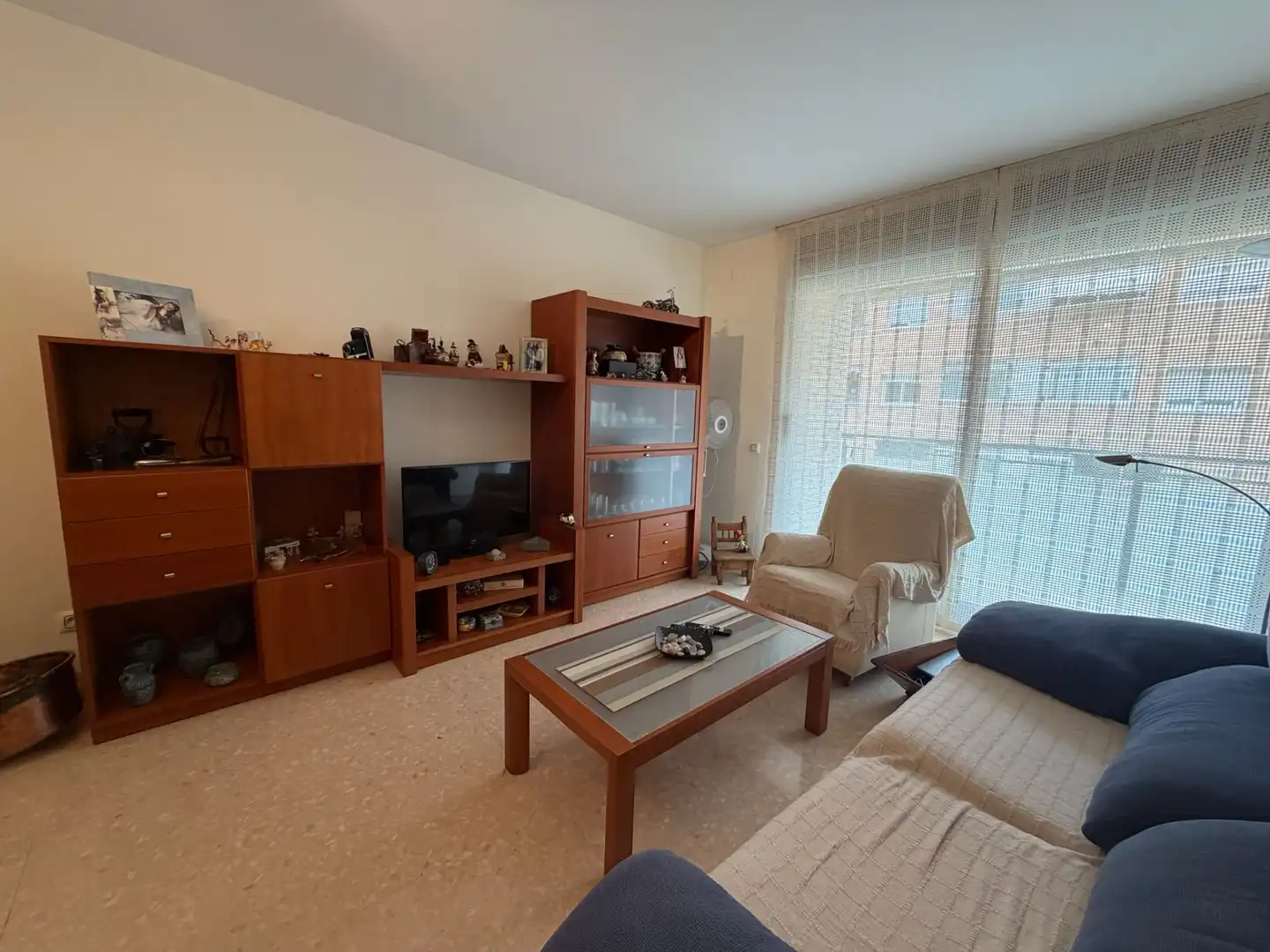 Sala de estar de Piso en venta en Sant Boi de Llobregat con Calefacción, Terraza y Amueblado