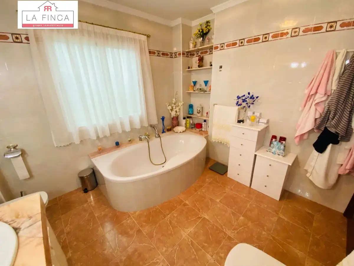 Bathroom of Houses for sale in Málaga  with Private garden, Terrace and Storage room