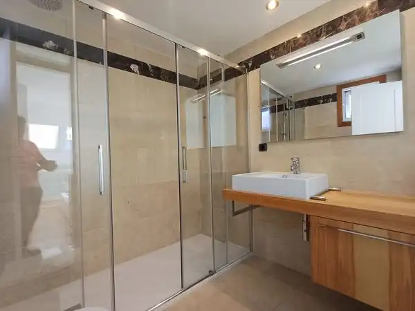 Bathroom of Apartments for sale in Vigo   with Heating, Parquet flooring and Terrace