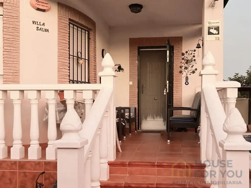 Casa en venda a Calle Hinojos