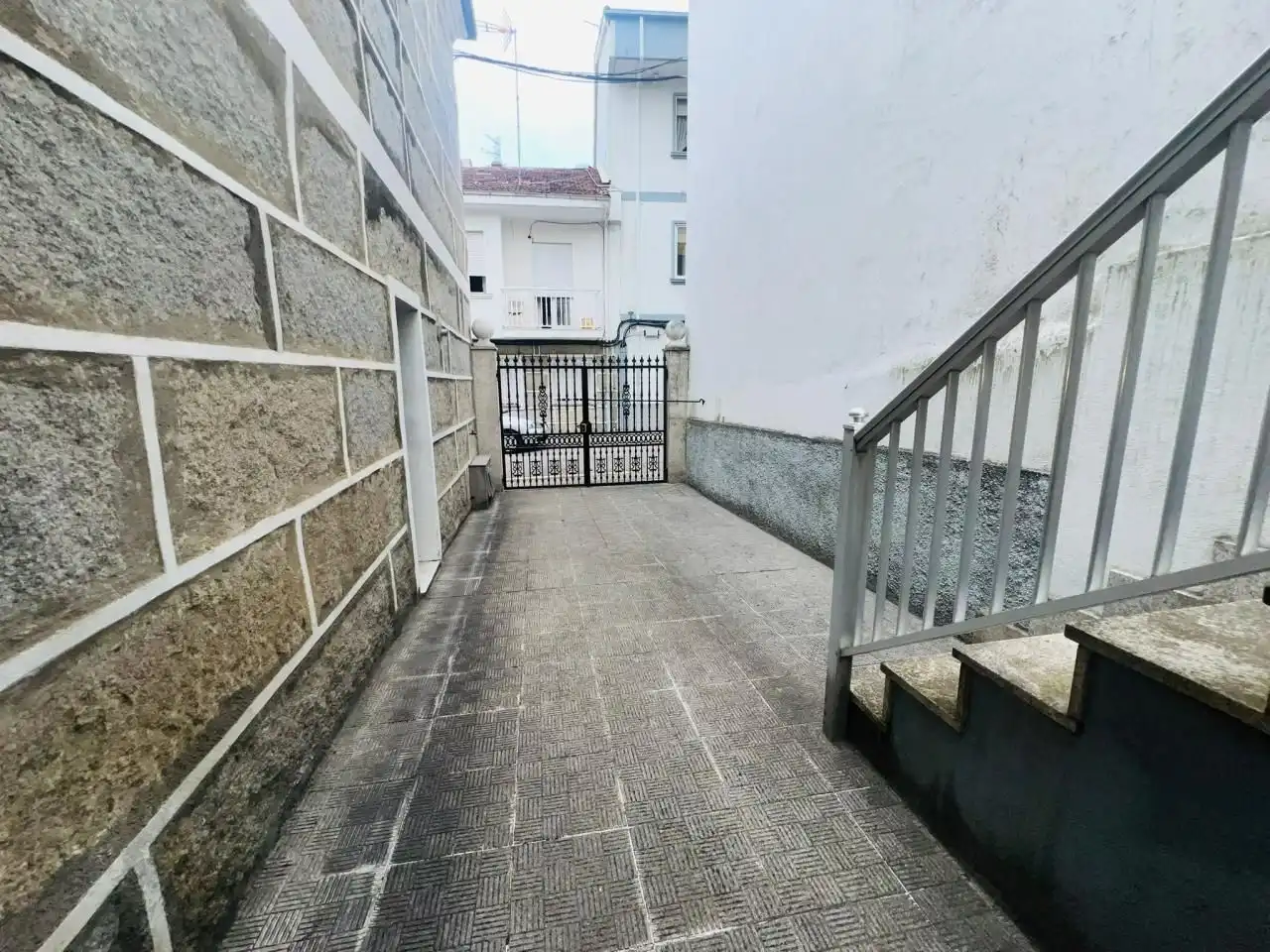 Exterior view of Houses for sale in Ourense Capital   with Heating, Terrace and Furnished