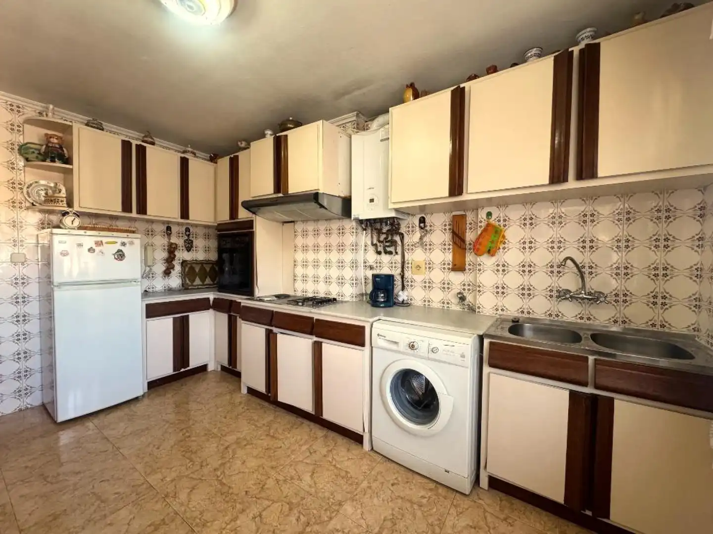 Cuina de Pis en venda en Los Corrales de Buelna  amb Calefacció, Parquet i Terrassa