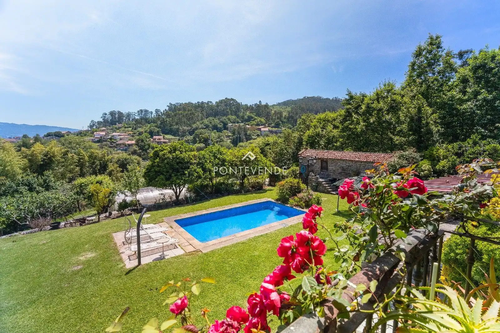 Jardí de Casa o xalet en venda en Pontevedra Capital  amb Terrassa, Traster i Piscina