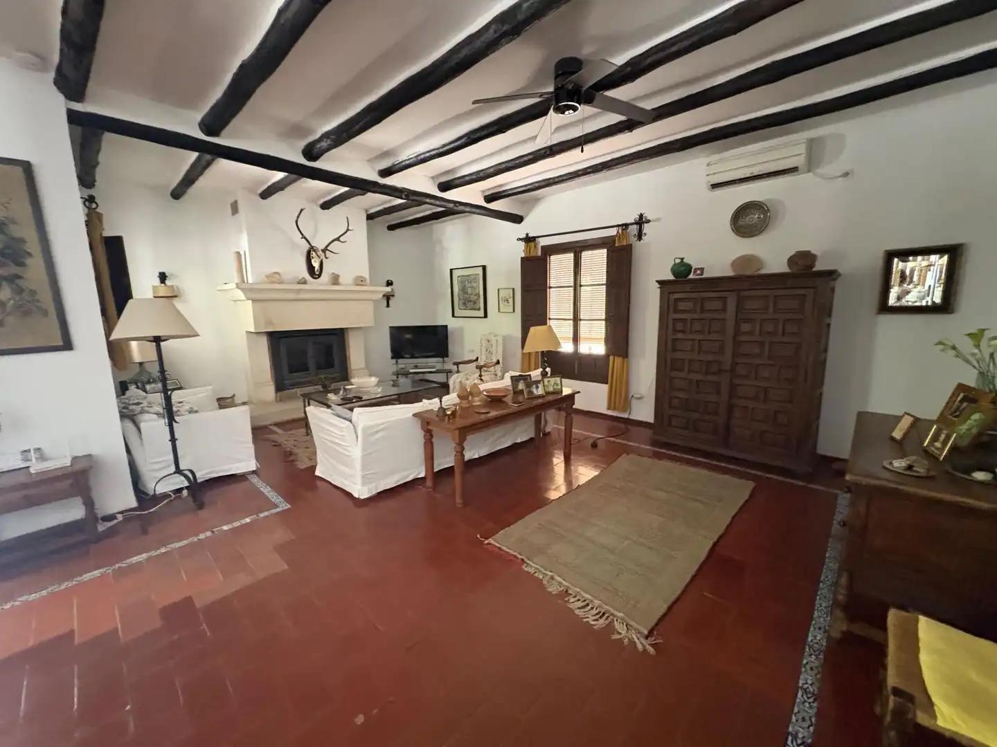 Sala d'estar de Casa o xalet en venda en Córdoba amb Aire condicionat, Jardí privat i Piscina
