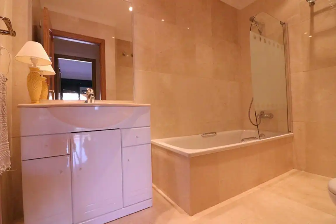 Baño de Apartamento de alquiler en Jávea / Xàbia con Aire acondicionado, Jardín privado y Terraza