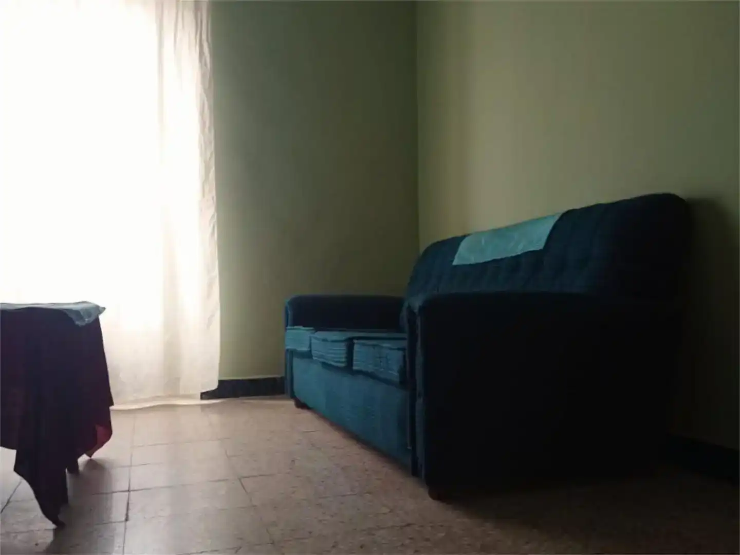 Sala d'estar de Finca rústica en venda en Moral de Calatrava amb Moblat i Balcó