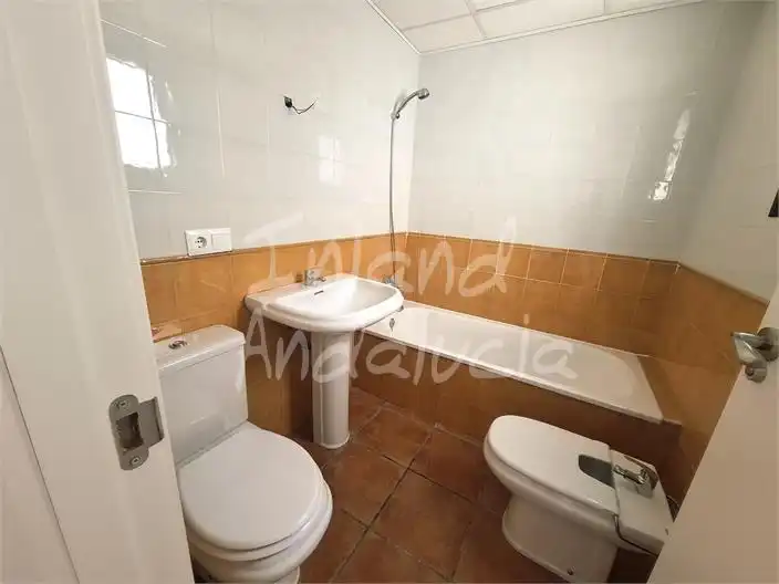Baño de Apartamento en venta en Alcaucín con Terraza y Piscina comunitaria