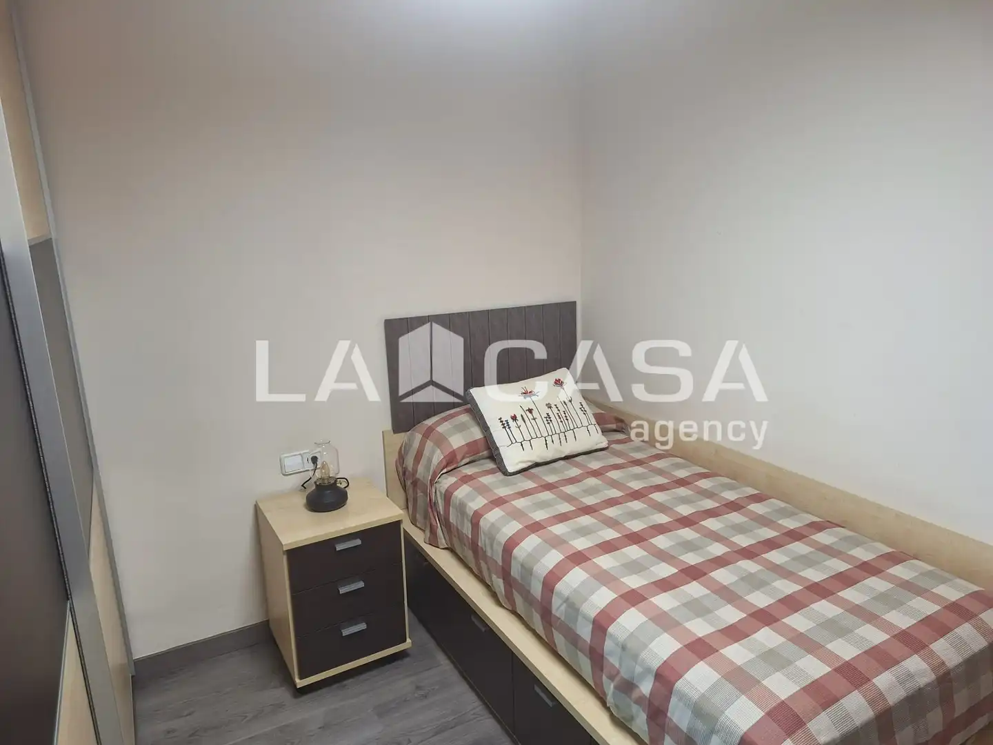 Bedroom of Flat for sale in Santa Coloma de Gramenet  with Parquet flooring