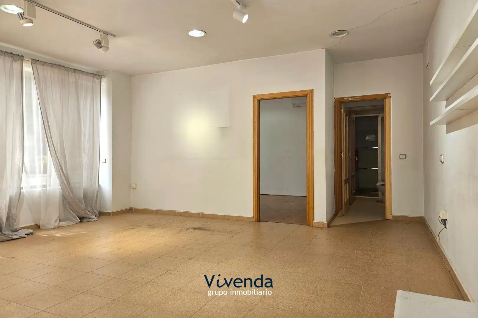 Commercial properties for rent in Humanes de Madrid  with Air Conditioner