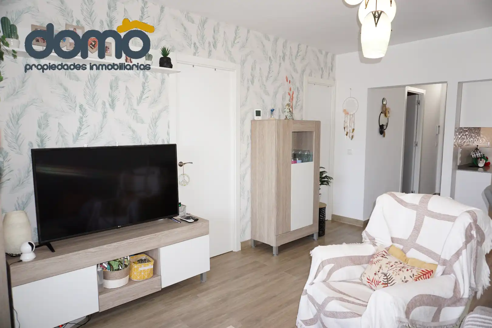 Sala de estar de Piso en venta en Almería con Aire acondicionado, Terraza y Piscina comunitaria