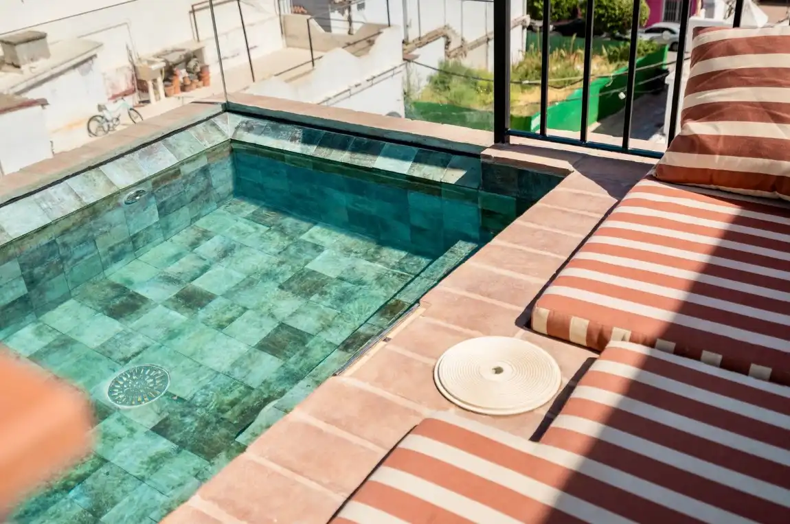 Piscina de Casa adosada en venta en Marbella con Aire acondicionado, Calefacción y Terraza