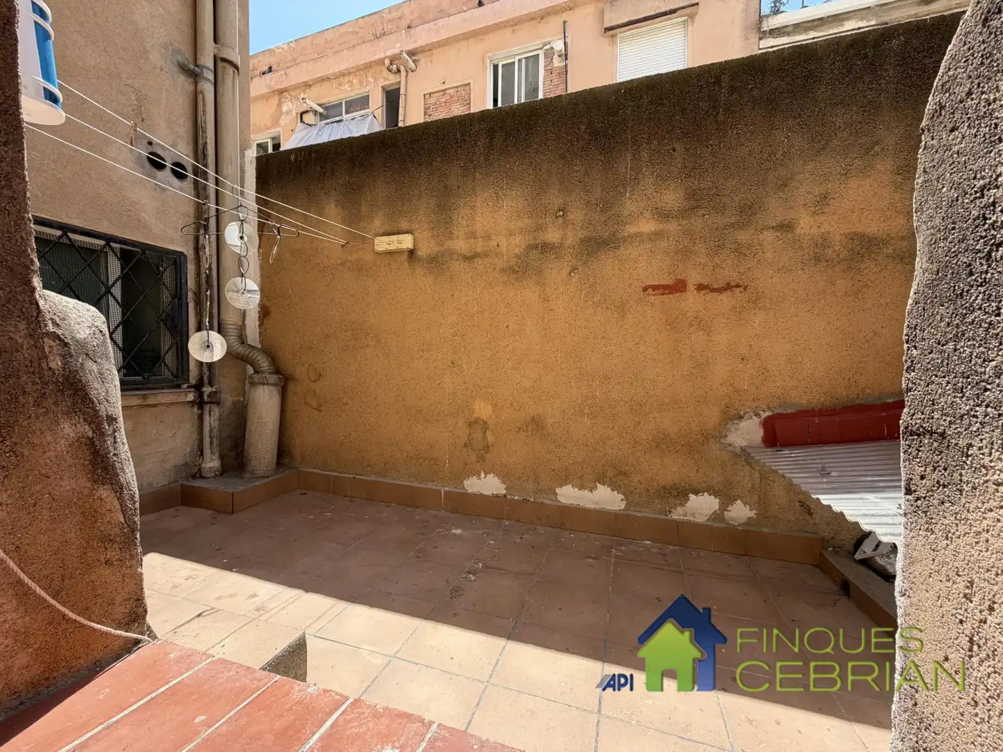 Terrasse von Einfamilien-Reihenhaus zur Miete in El Masnou mit Heizung, Ofen und Fernseher