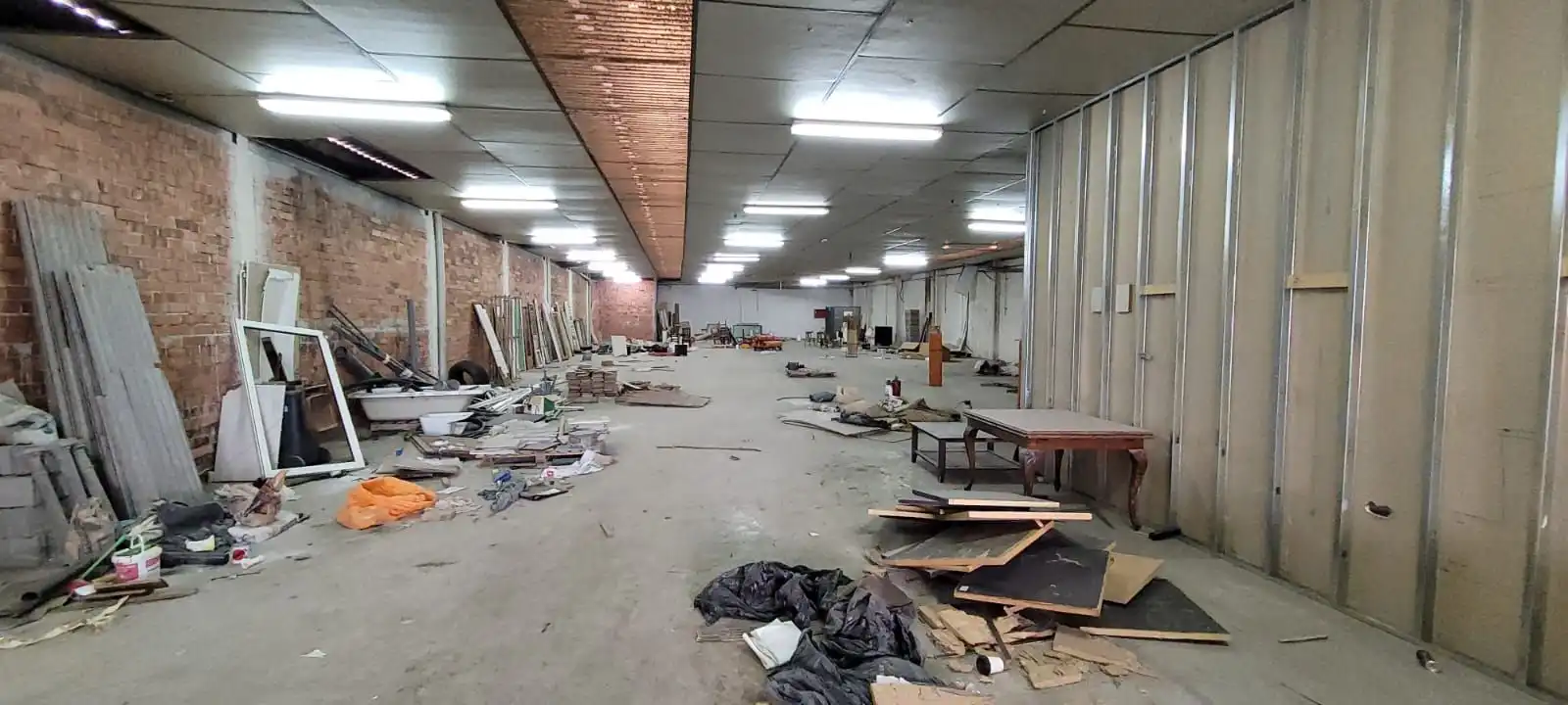 Nave industrial en venta en Ripollet