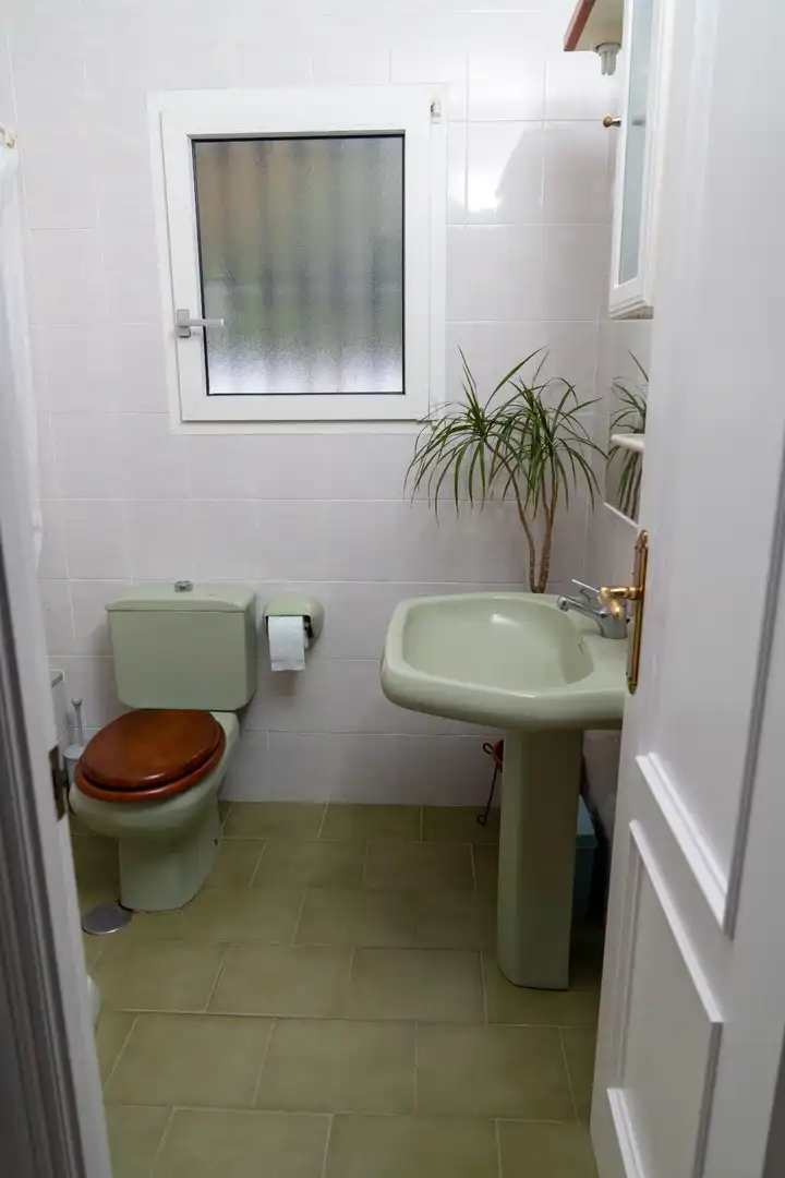 Baño de Casa adosada en venta en Almonte con Terraza, Trastero y Balcón
