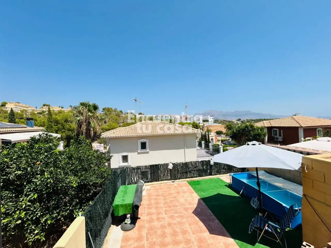 Vista exterior de Casa adosada en venda en La Nucia amb Aire condicionat, Calefacció i Jardí privat