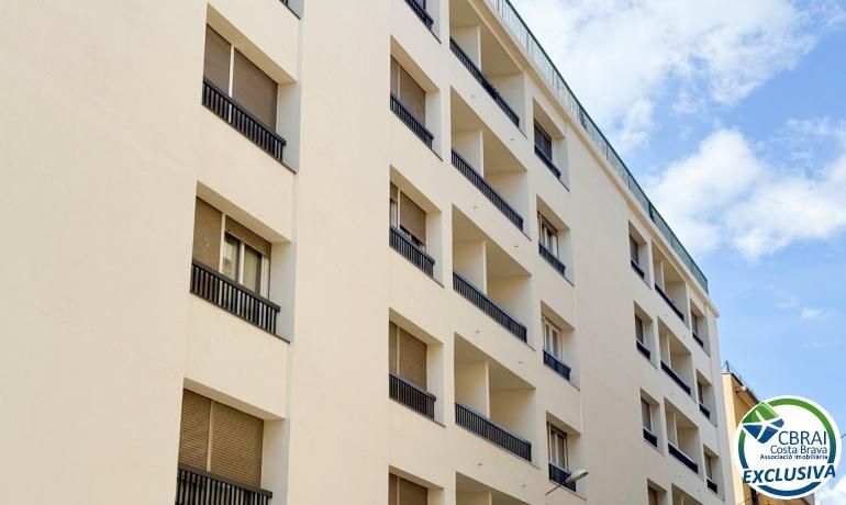 Vista exterior de Apartamento en venta en Figueres con Amueblado