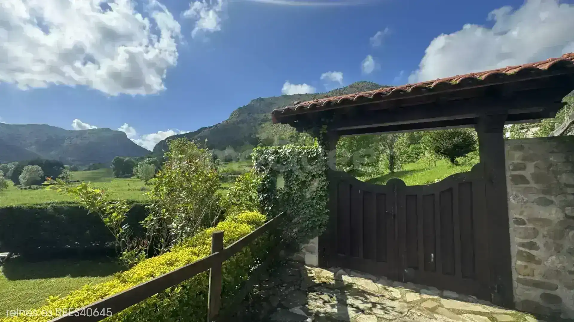Vista exterior de Casa adosada en venta en Rionansa con Calefacción, Jardín privado y Terraza