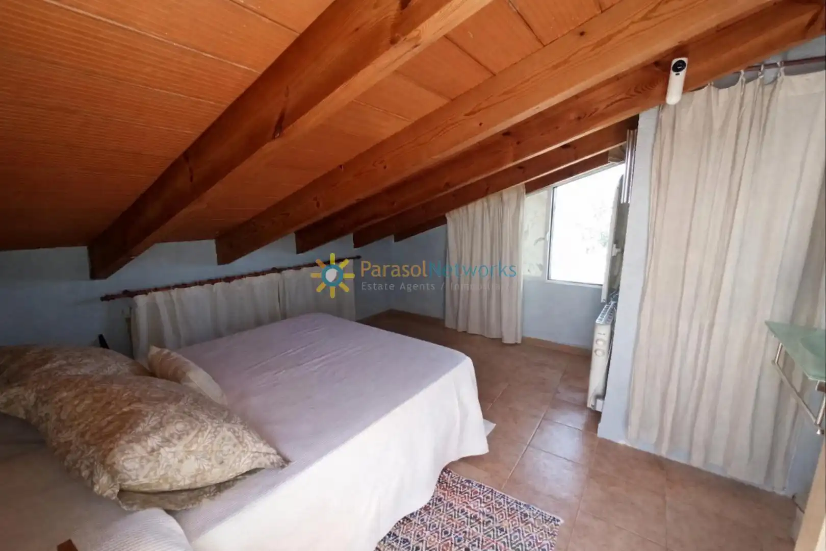 Dormitori de Casa o xalet en venda en Oliva amb Aire condicionat, Jardí privat i Terrassa