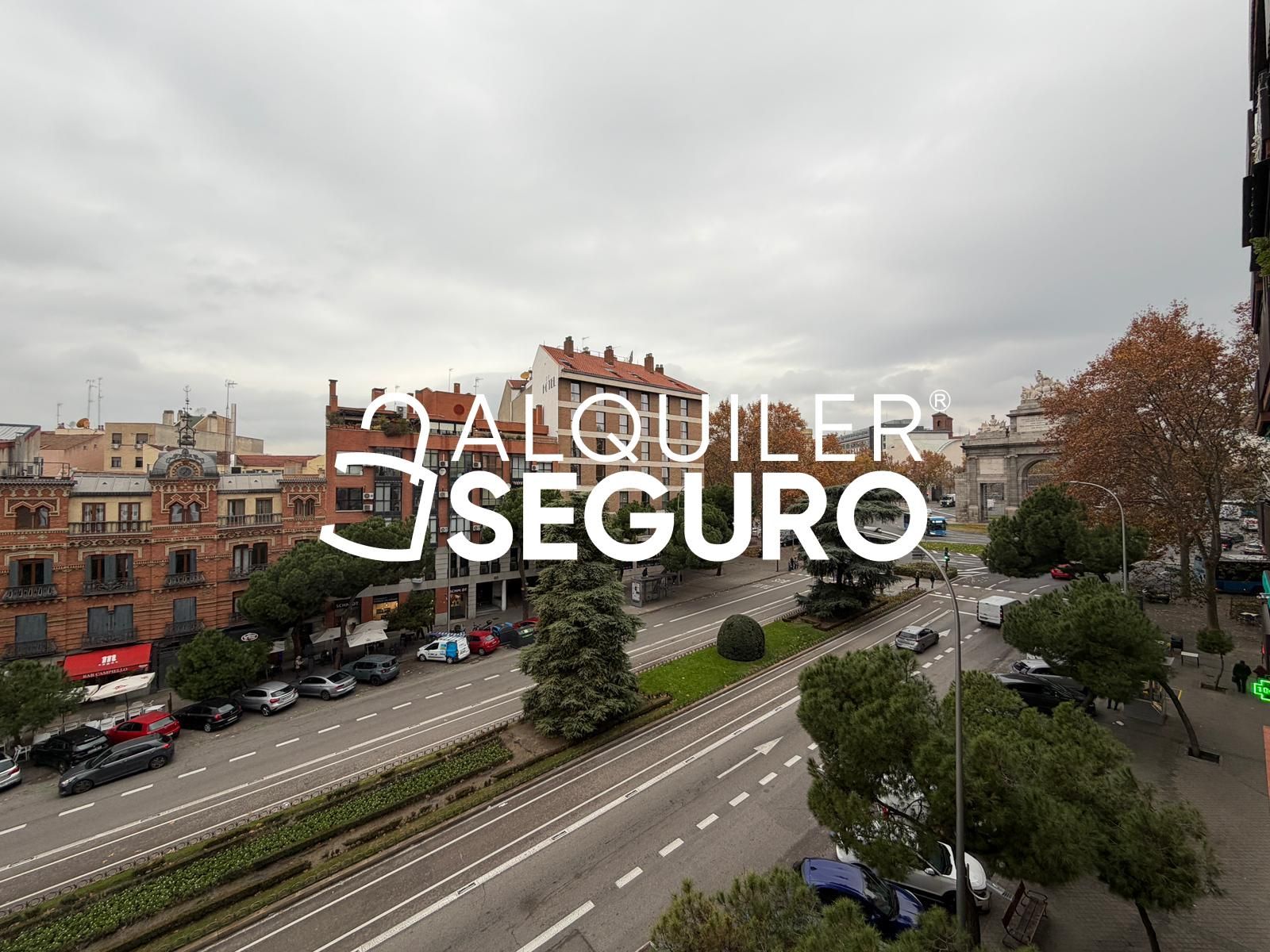 Exterior view of Flat to rent in  Madrid Capital  with Air Conditioner and Heating