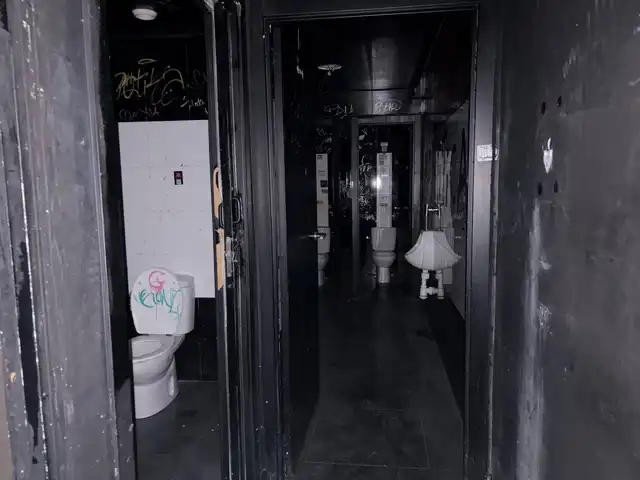 Local comercial en venda a Avenida del General Perón, imagen 10
