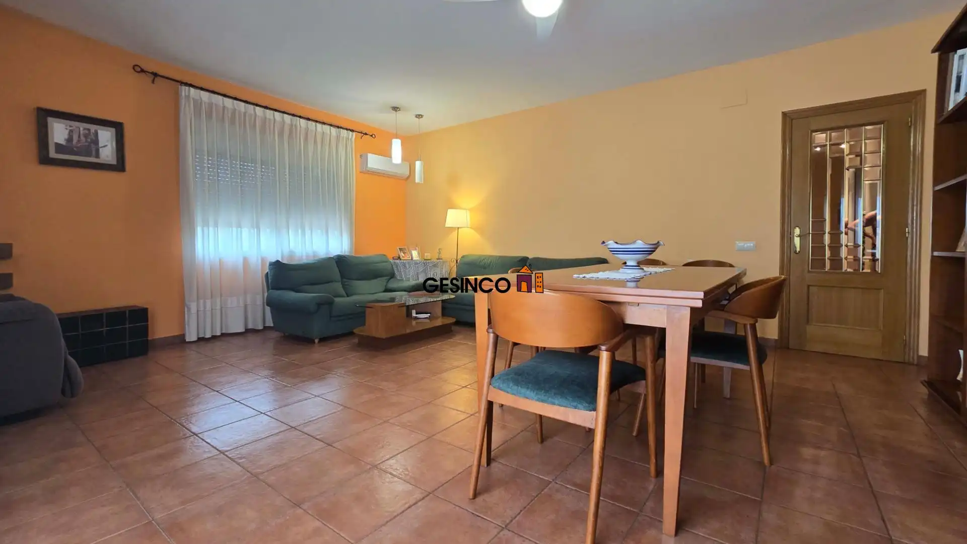 Living room of Houses for sale in Ontinyent  with Air Conditioner, Private garden and Storage room