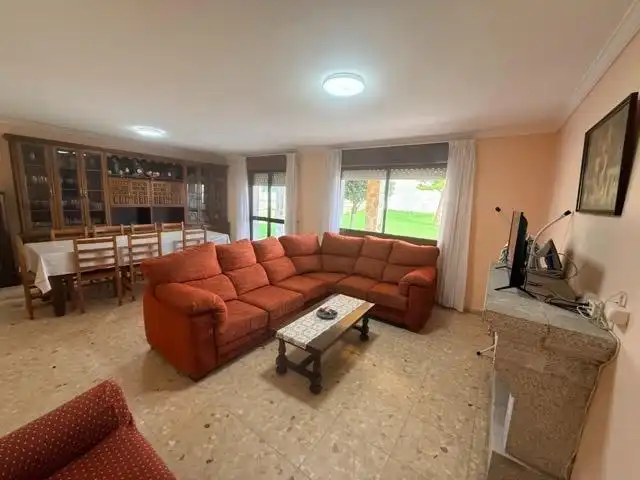 Sala d'estar de Casa o xalet en venda en Sanxenxo amb Jardí privat, Terrassa i Moblat