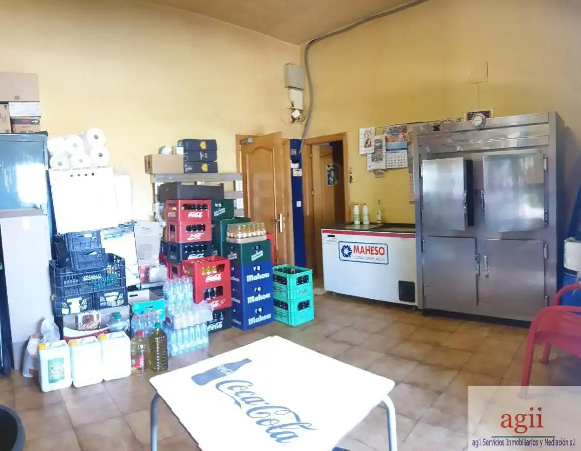 Commercial properties for sale in Dosbarrios  with Air Conditioner and Terrace