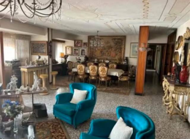 Piso en Venta en Calle Belando en Mercado