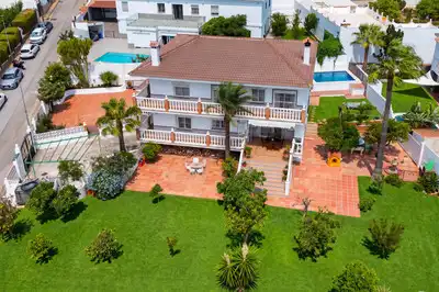 Vista exterior de Casa o chalet en venta en Torremolinos con Aire acondicionado, Calefacción y Jardín privado