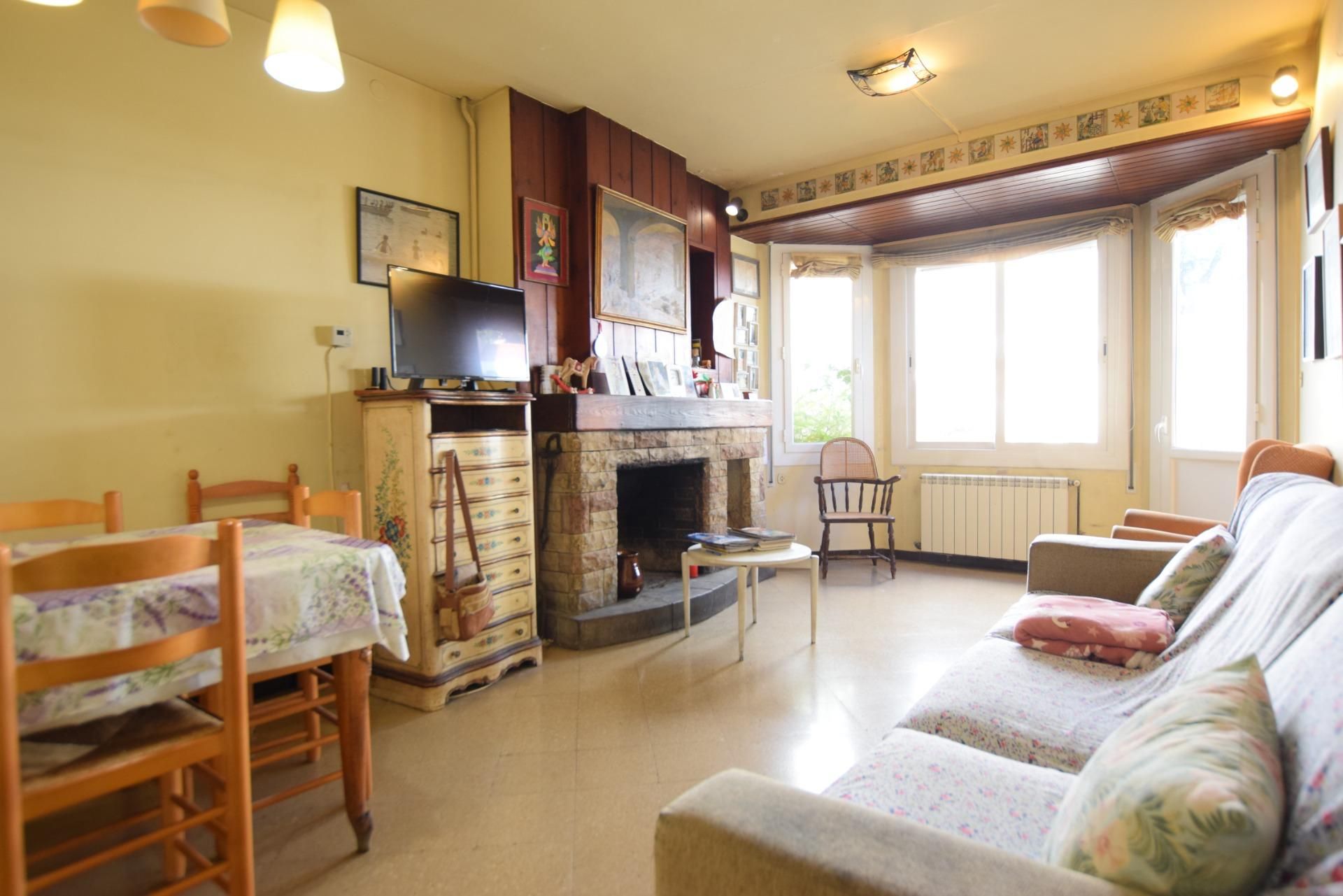Sala d'estar de Casa o xalet en venda en Mataró amb Calefacció, Terrassa i Balcó