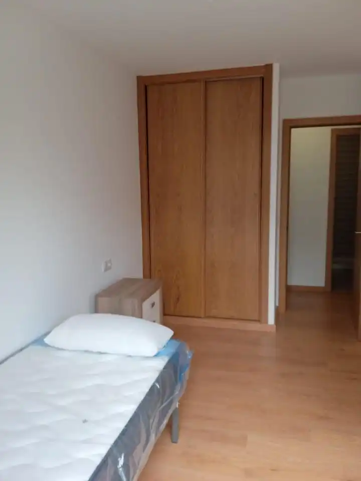 Habitación de Piso de alquiler en Santiago de Compostela  con Calefacción, Terraza y Amueblado