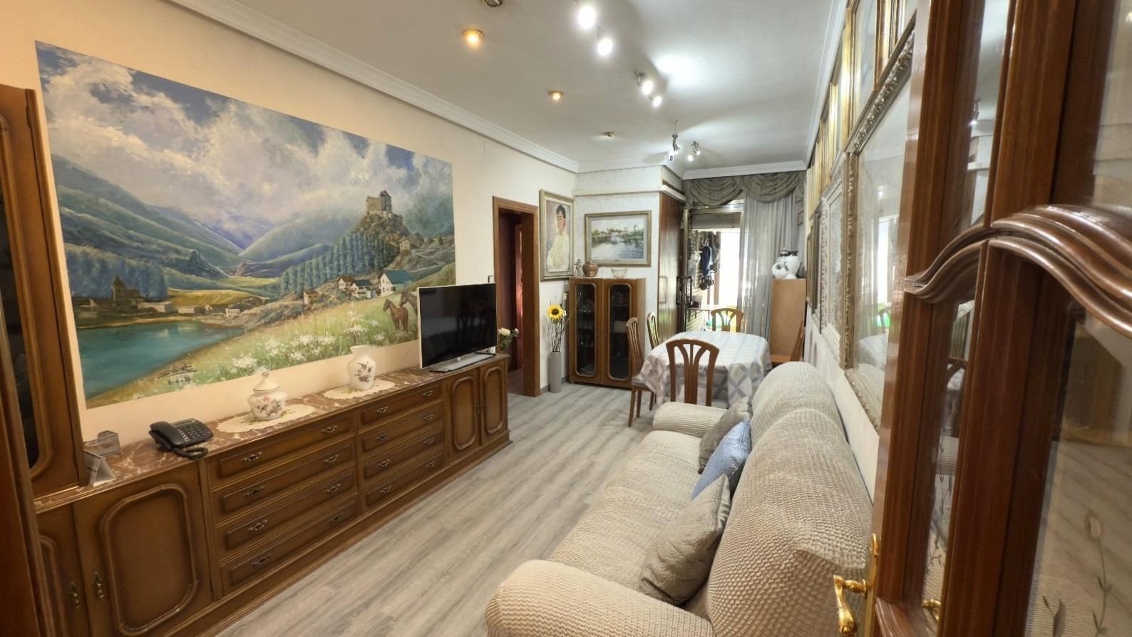 Flat for sale in El Camp de l'Arpa del Clot